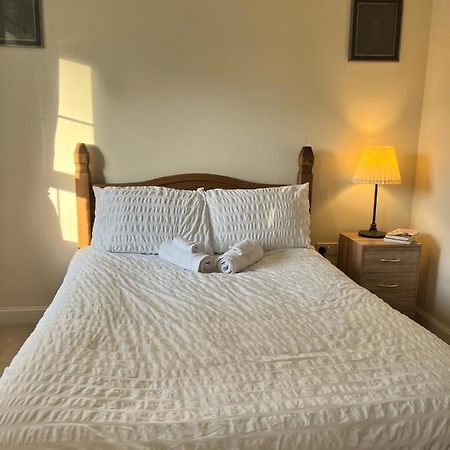 Cosy Double Room With Private Bathroom Homestay Caldecote Esterno foto