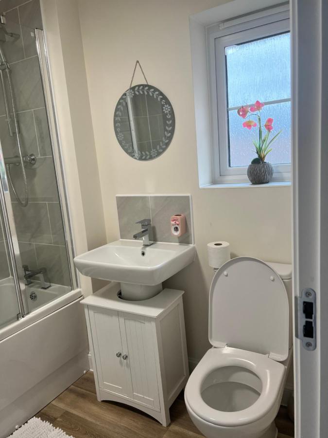 Cosy Double Room With Private Bathroom Homestay Caldecote Esterno foto