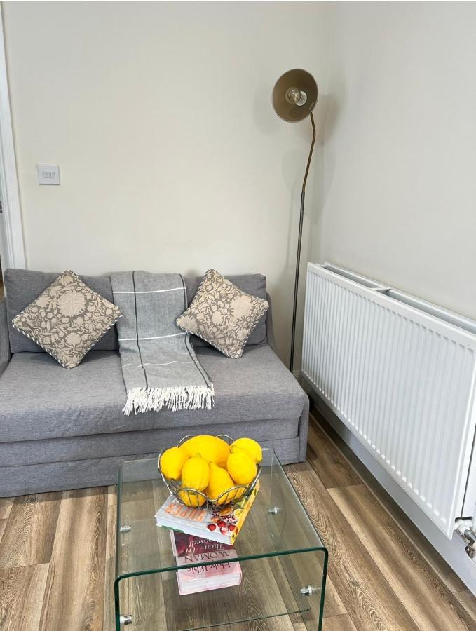 Cosy Double Room With Private Bathroom Homestay Caldecote Esterno foto